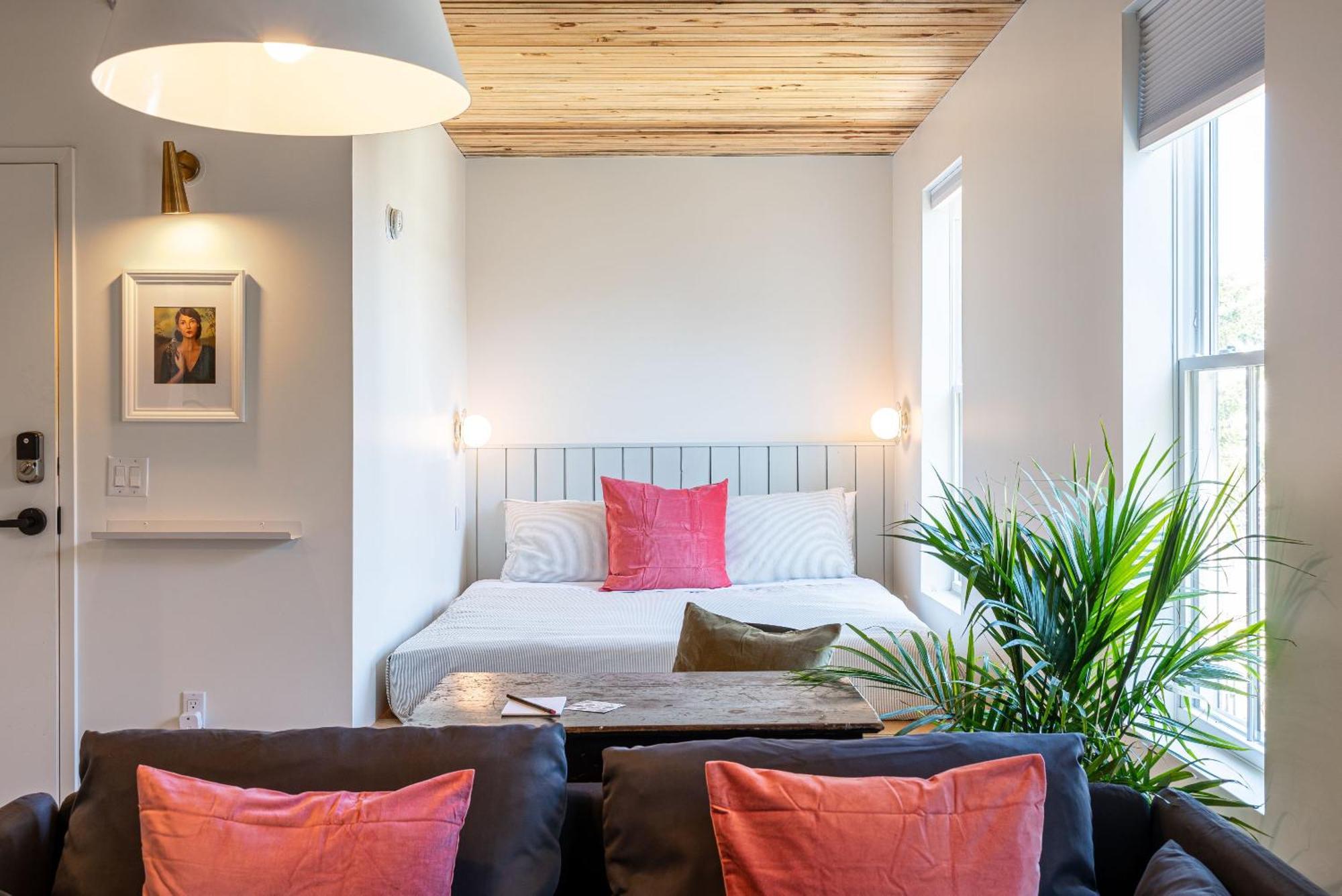 Brewery Park Hotel Галифакс Экстерьер фото